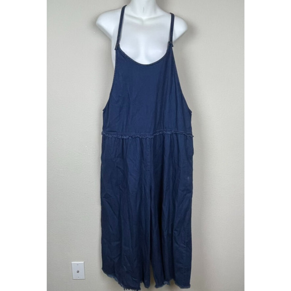 Free People‎ Chambray Jumpsuit L Racerback Wide Leg Cropped Raw Hem Boho - Picture 2 of 11